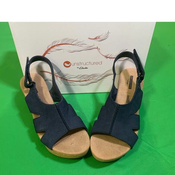 Clarks Shoes - Unstructured by Clarks size 8.5 Un Roam Step sandal